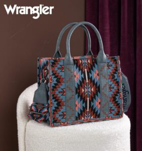 WRANGLER SOUTHWESTERN PATTERN DUAL SIDED PRINT CROSSBODY NAVY WG22138120SNY - Image 2